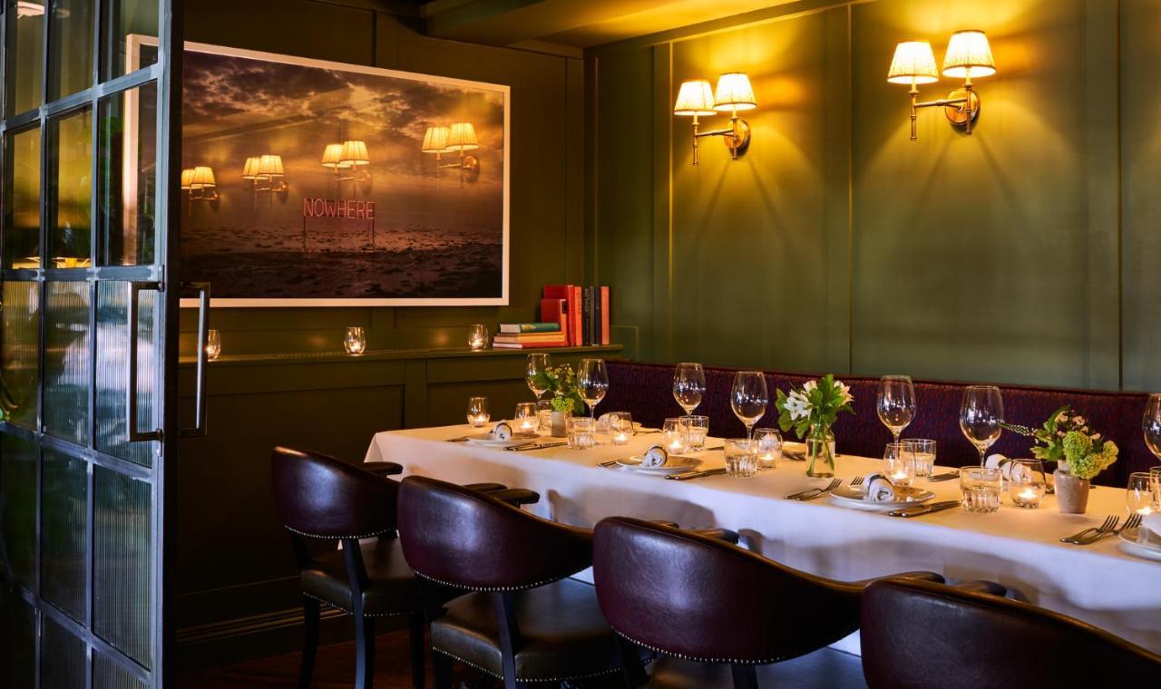 The Mitre, Hampton Court Hotel Kingston upon Thames  Eksteriør billede The private dining room at the restaurant
