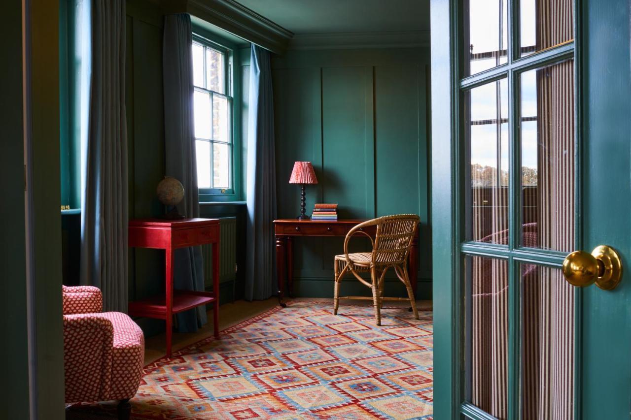 The Mitre, Hampton Court Hotel Kingston upon Thames  Eksteriør billede The study