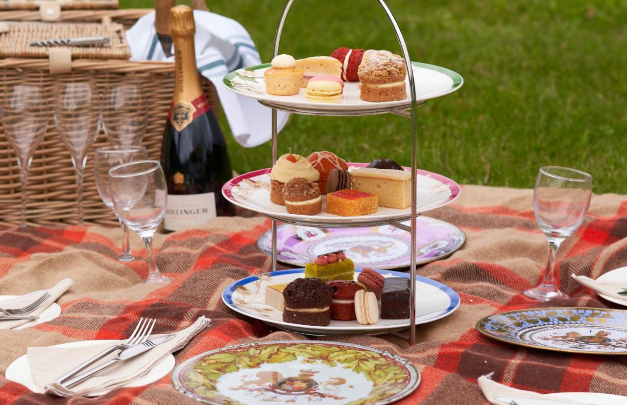 The Mitre, Hampton Court Hotel Kingston upon Thames  Eksteriør billede A picnic