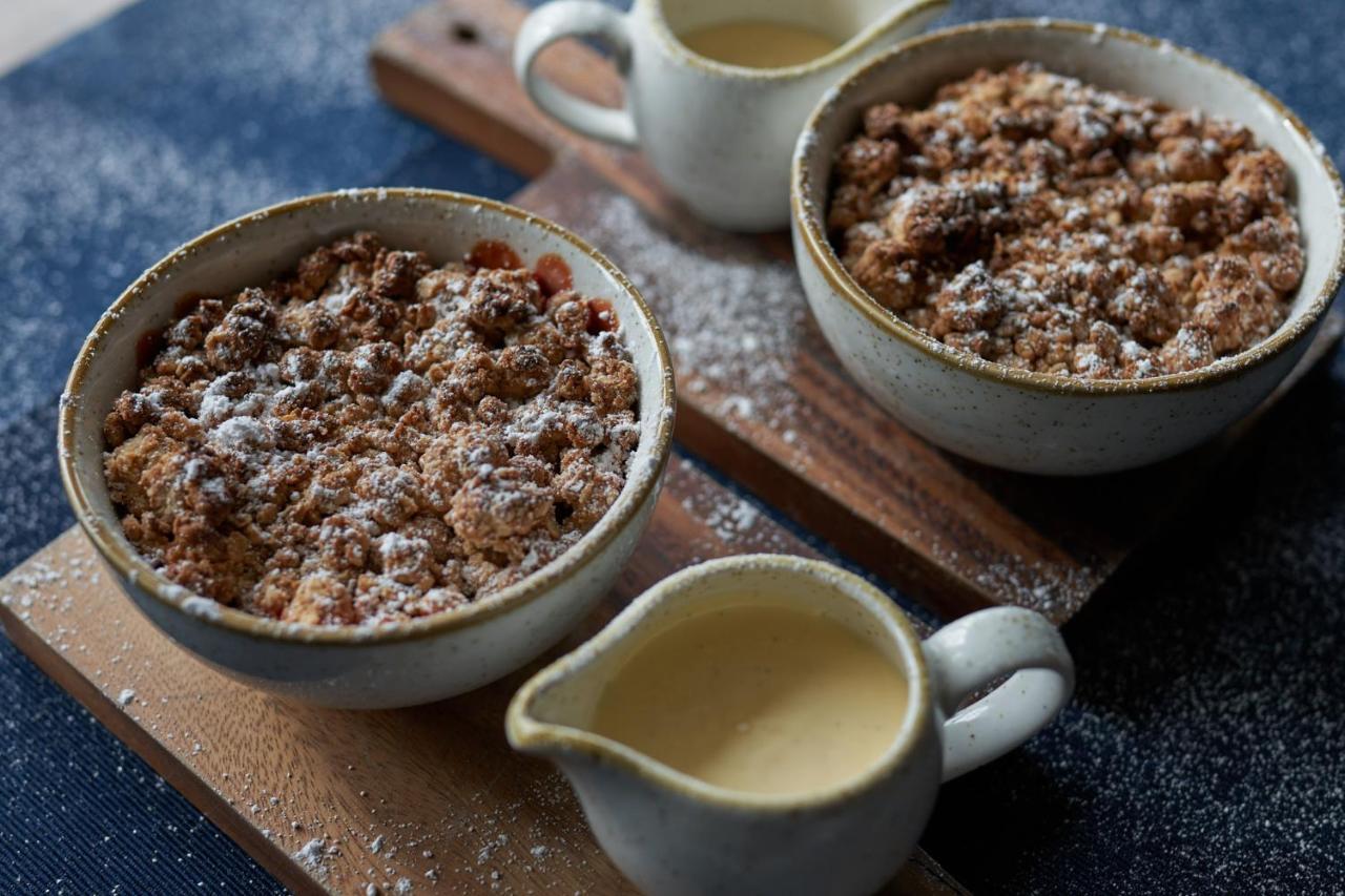 The Mitre, Hampton Court Hotel Kingston upon Thames  Eksteriør billede Apple and plum crumble