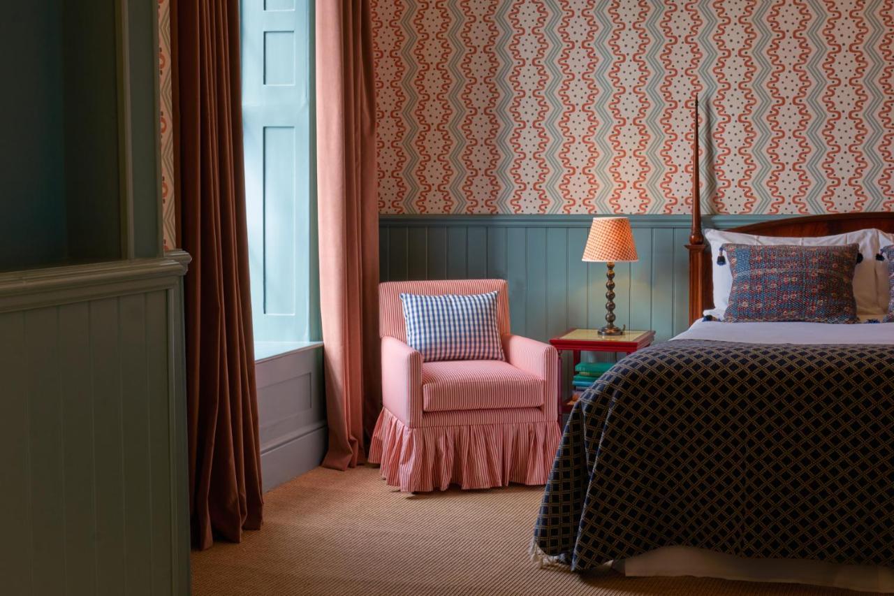 The Mitre, Hampton Court Hotel Kingston upon Thames  Eksteriør billede A bedroom at The Mitre