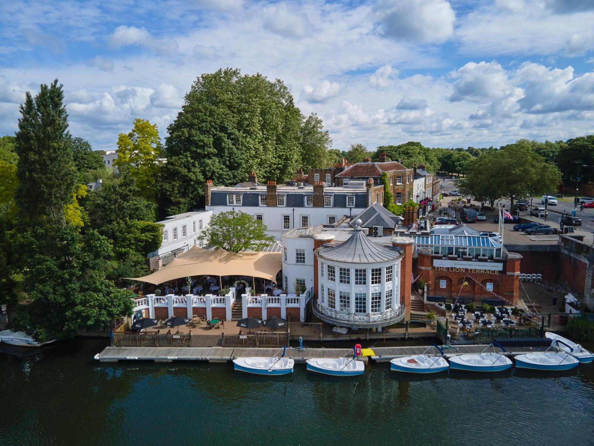 The Mitre, Hampton Court Hotel Kingston upon Thames  Eksteriør billede The River Wey at Farnham
