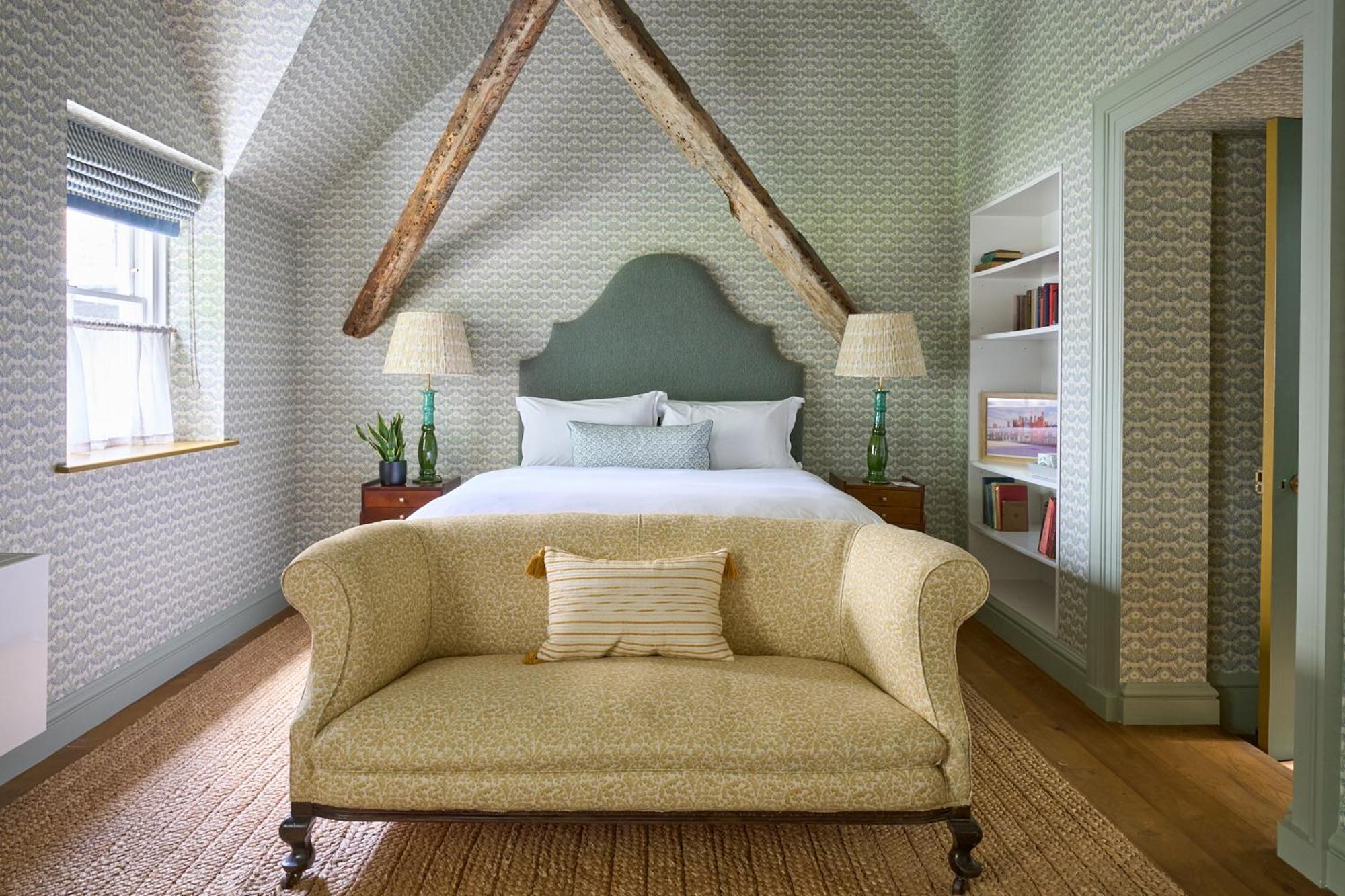 The Mitre, Hampton Court Hotel Kingston upon Thames  Eksteriør billede A bedroom at The Mitre