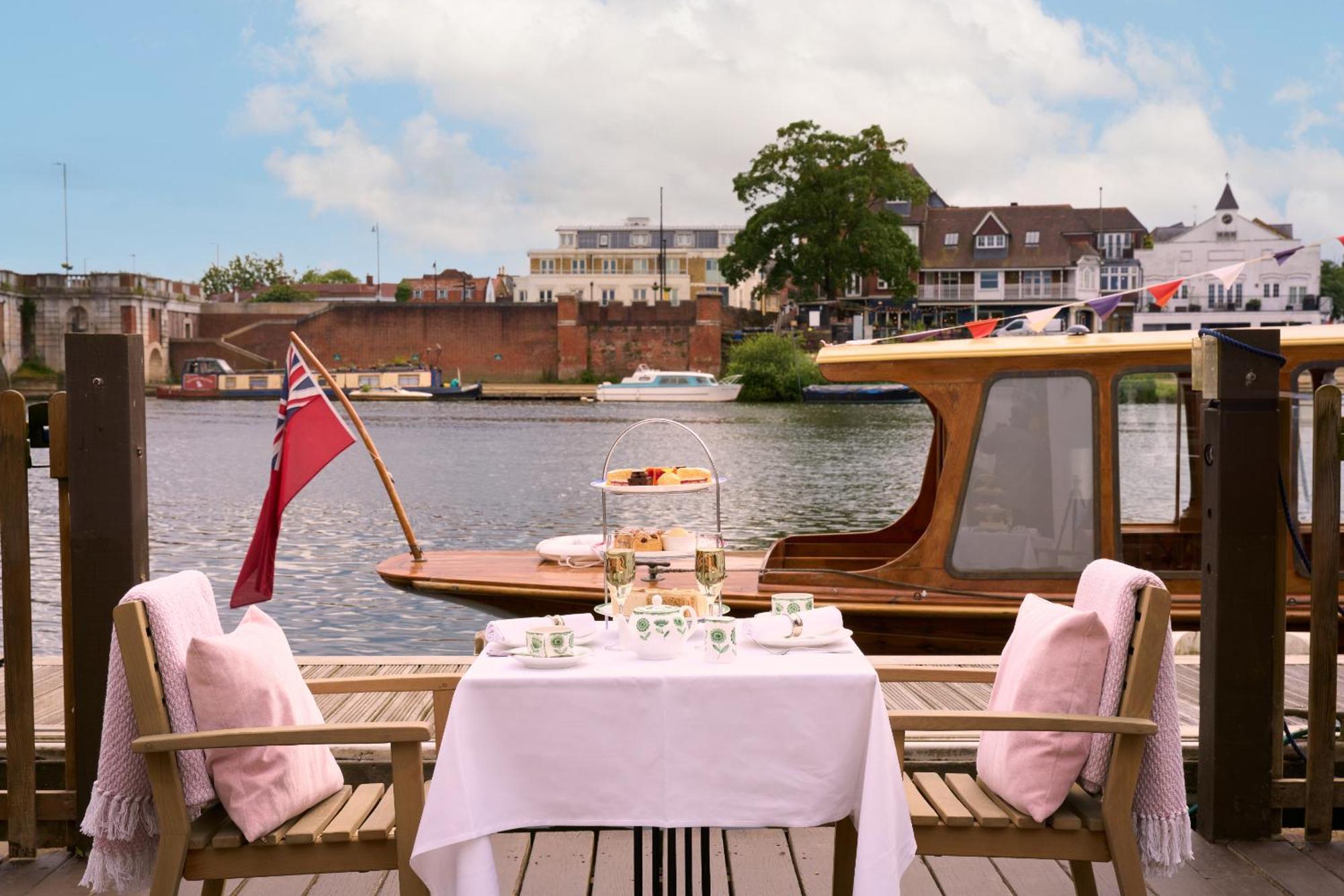 The Mitre, Hampton Court Hotel Kingston upon Thames  Eksteriør billede The River Restaurant