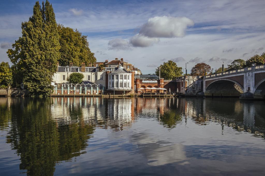 The Mitre, Hampton Court Hotel Kingston upon Thames  Eksteriør billede The River Wey at Farnham